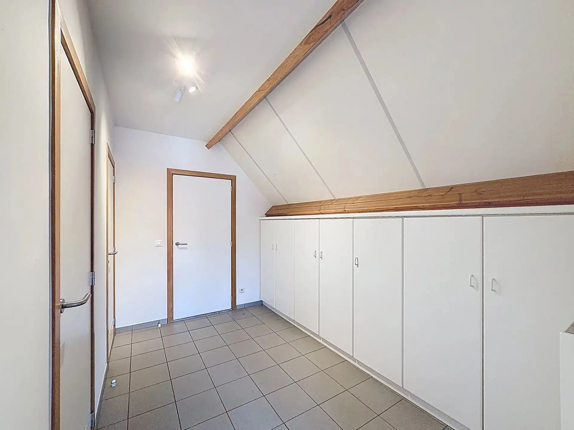 Ruim appartement met 1 slaapkamer, berging en staanplaats te Mol-Ezaart. foto 10