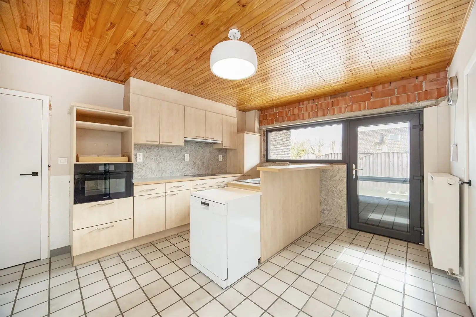 Instapklare laagbouwwoning op een rustige locatie.  foto 9