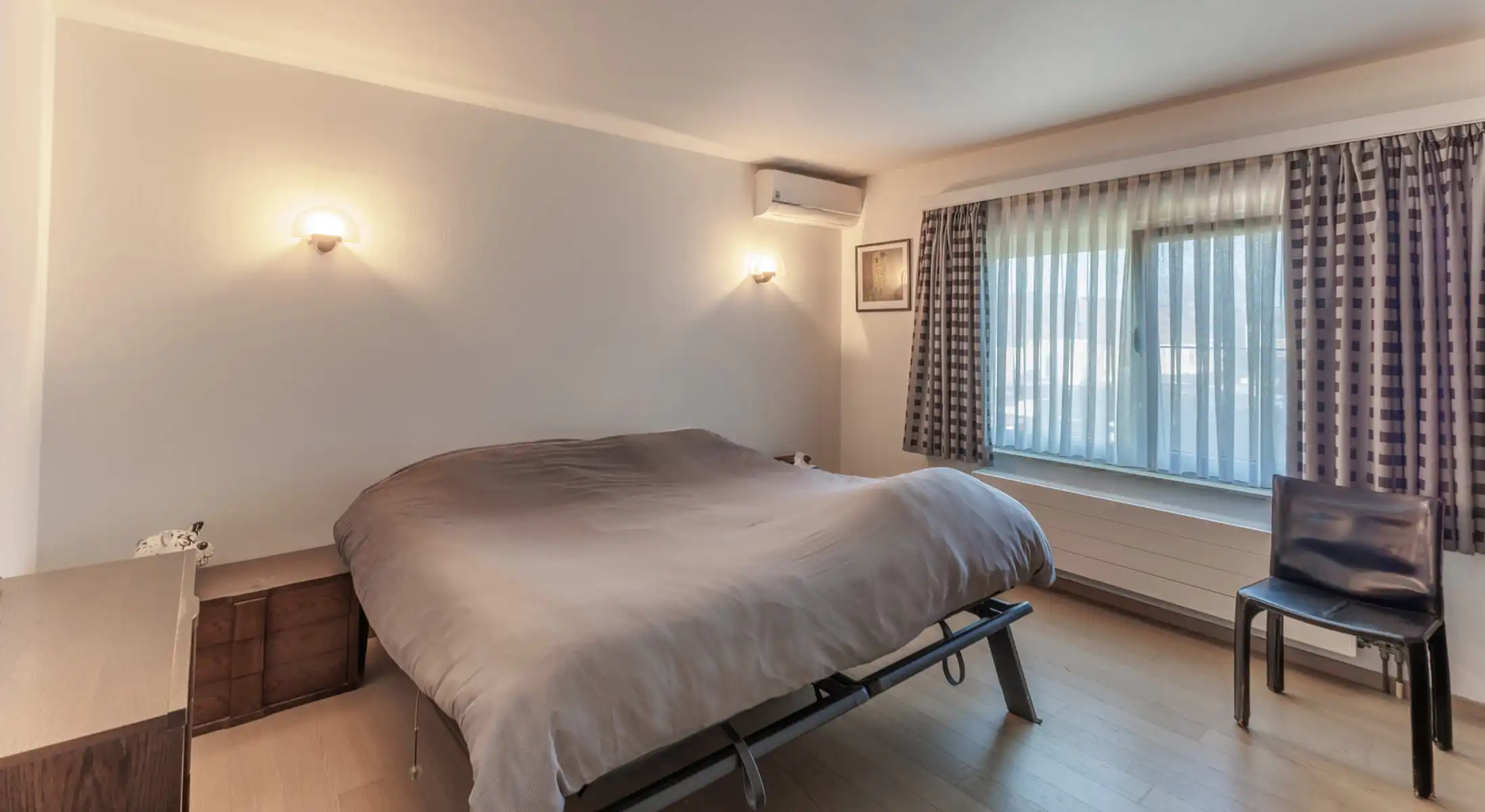 Ruime woning met praktijkruimte foto 13