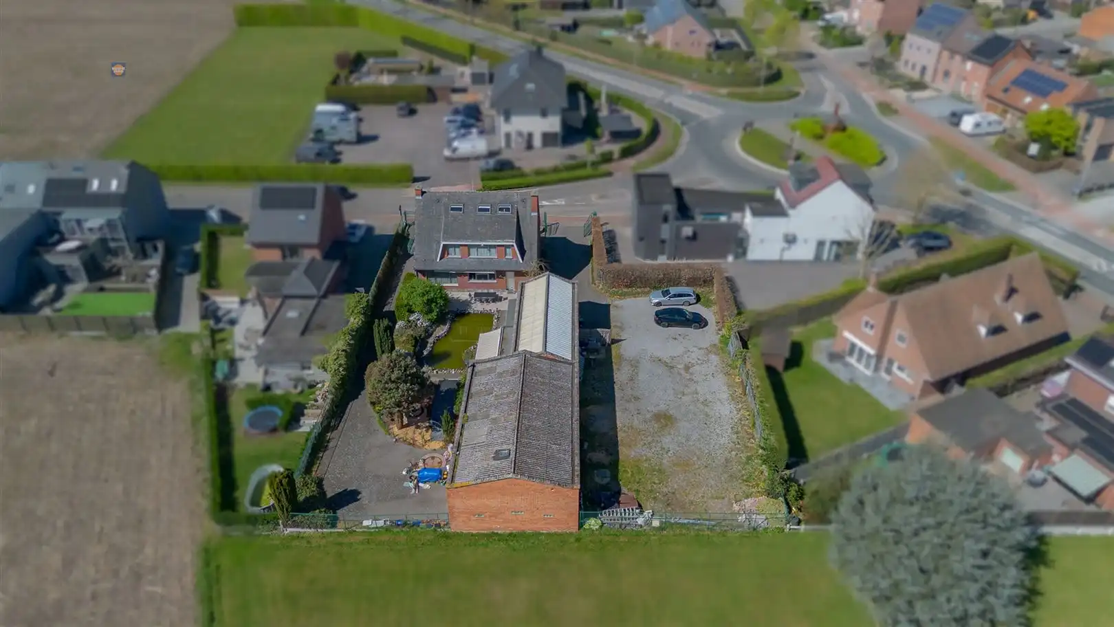 Karaktervolle villa met bijgebouw en ruime parking foto 30