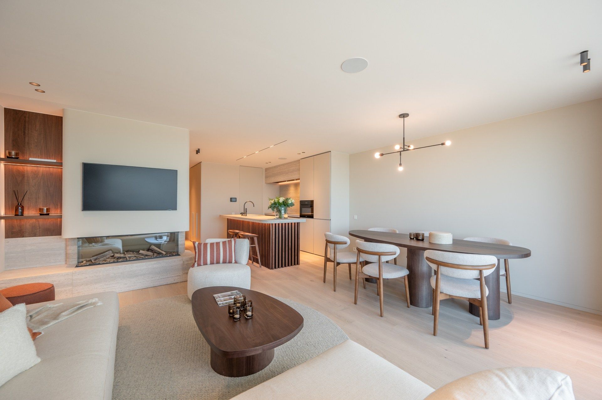 Exclusief nieuwbouwappartement met frontaal zeezicht en royale terrassen nabij het Alberplein foto {{pictureIndex}}