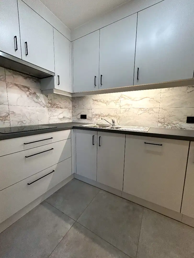 Prachtig gerenoveerd appartement met 2 slaapkamers foto 21