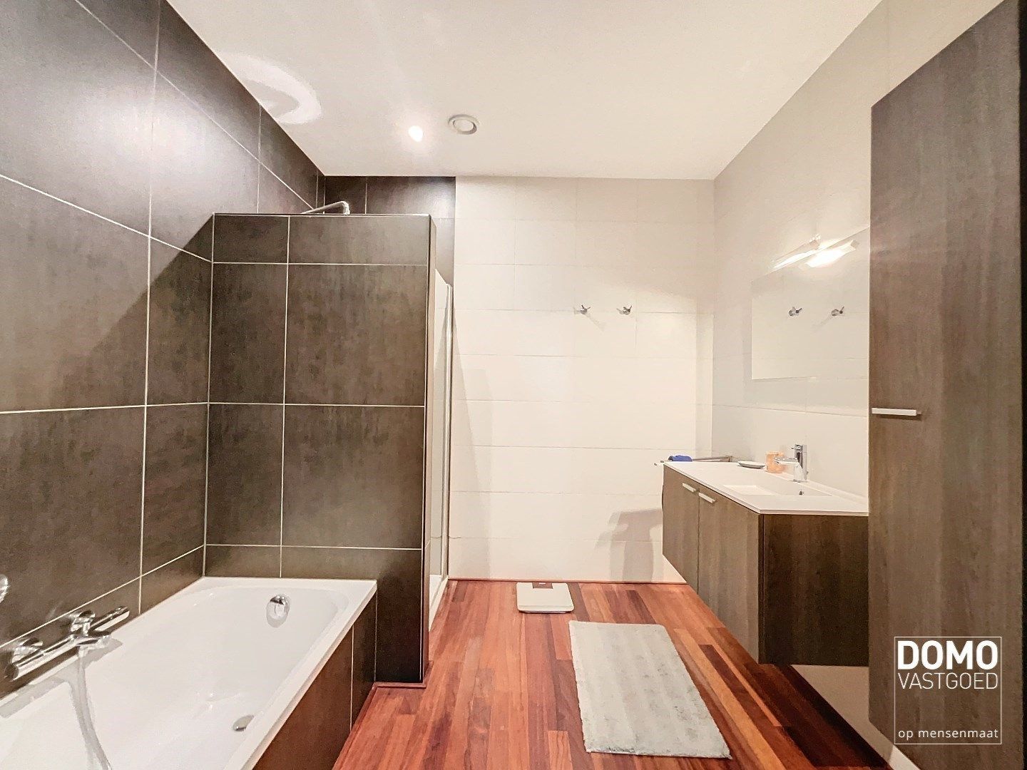 Ruim appartement met tuinterras, garage en 2 slaapkamers in Hasselt foto 12