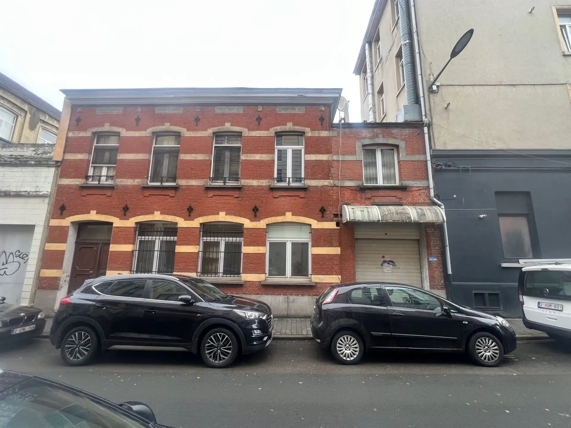 Opbrengsteigendom met commerciële gelijkvloers en 6 appartementen foto 2