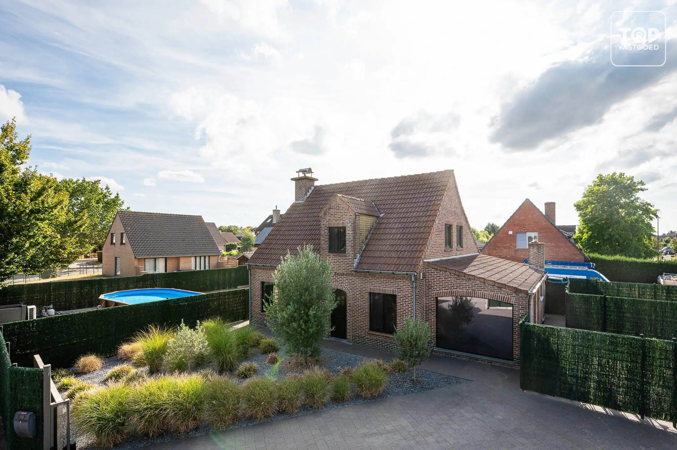 Alleenstaande woning met 4 slaapkamers en zwembad foto {{pictureIndex}}