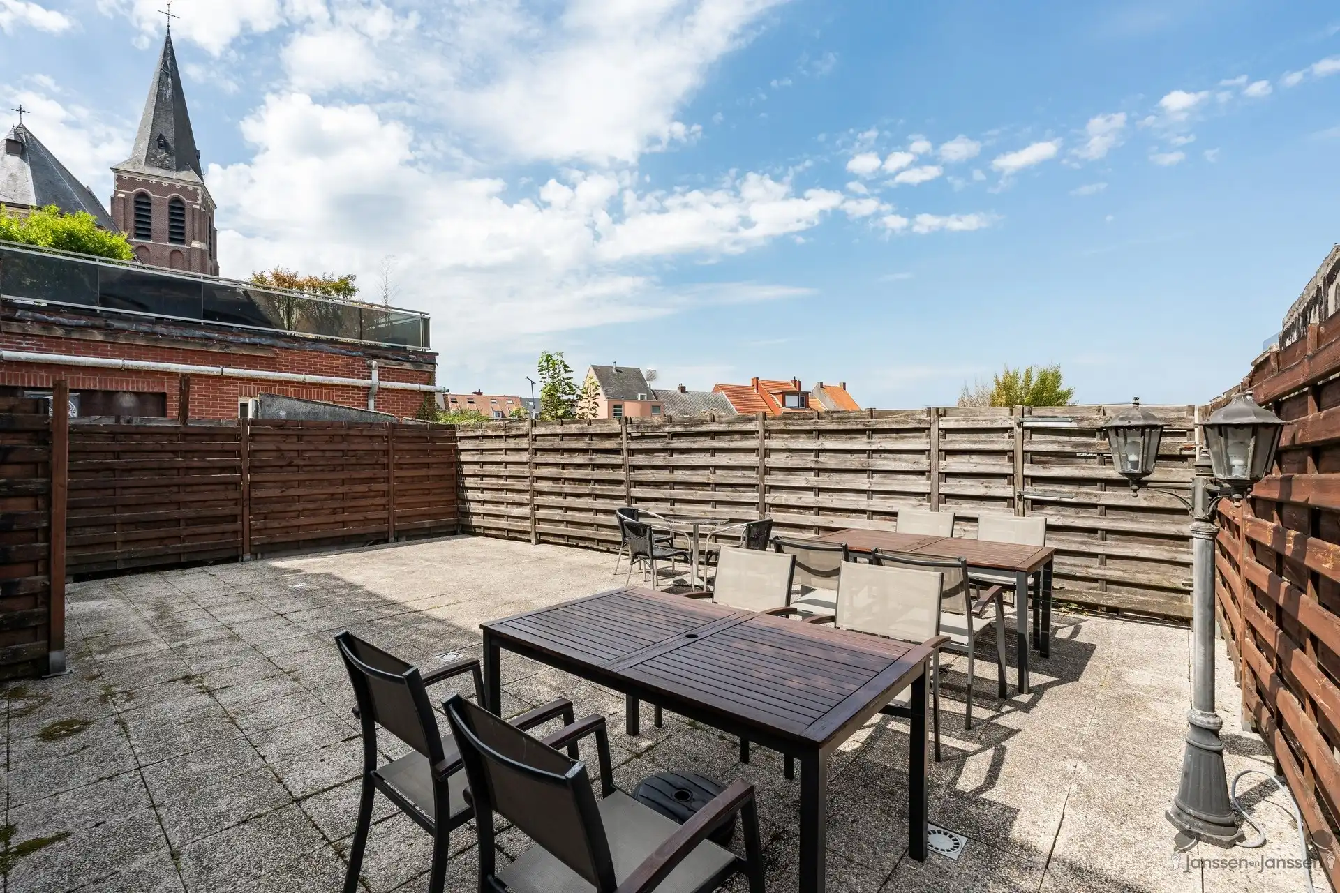 Opbrengsteigendom met 2 verhuurde appartementen en handelsgelijkvloers in het centrum van Brecht foto 10