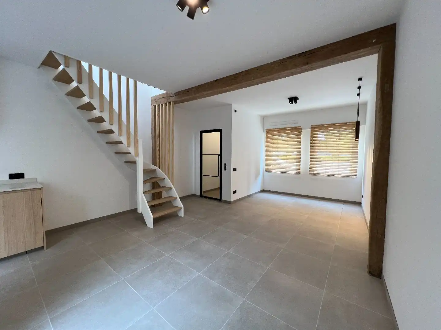 Gezellige, gerenoveerde woning met 2 slaapkamers te Ieper foto 4
