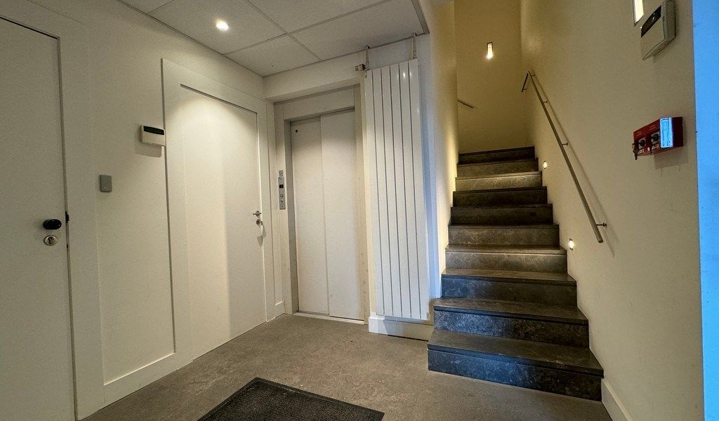 Kantoorruimte met stockageruimte te huur vlakbij klaverblad in Gent foto 20