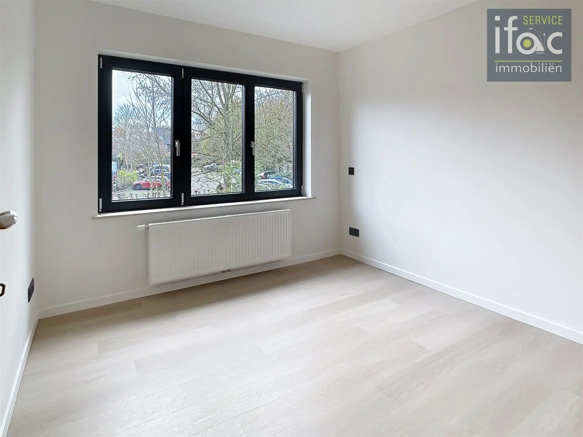 Volledig vernieuwd woning, grote garage, tuin, 3 gr slpks foto 15