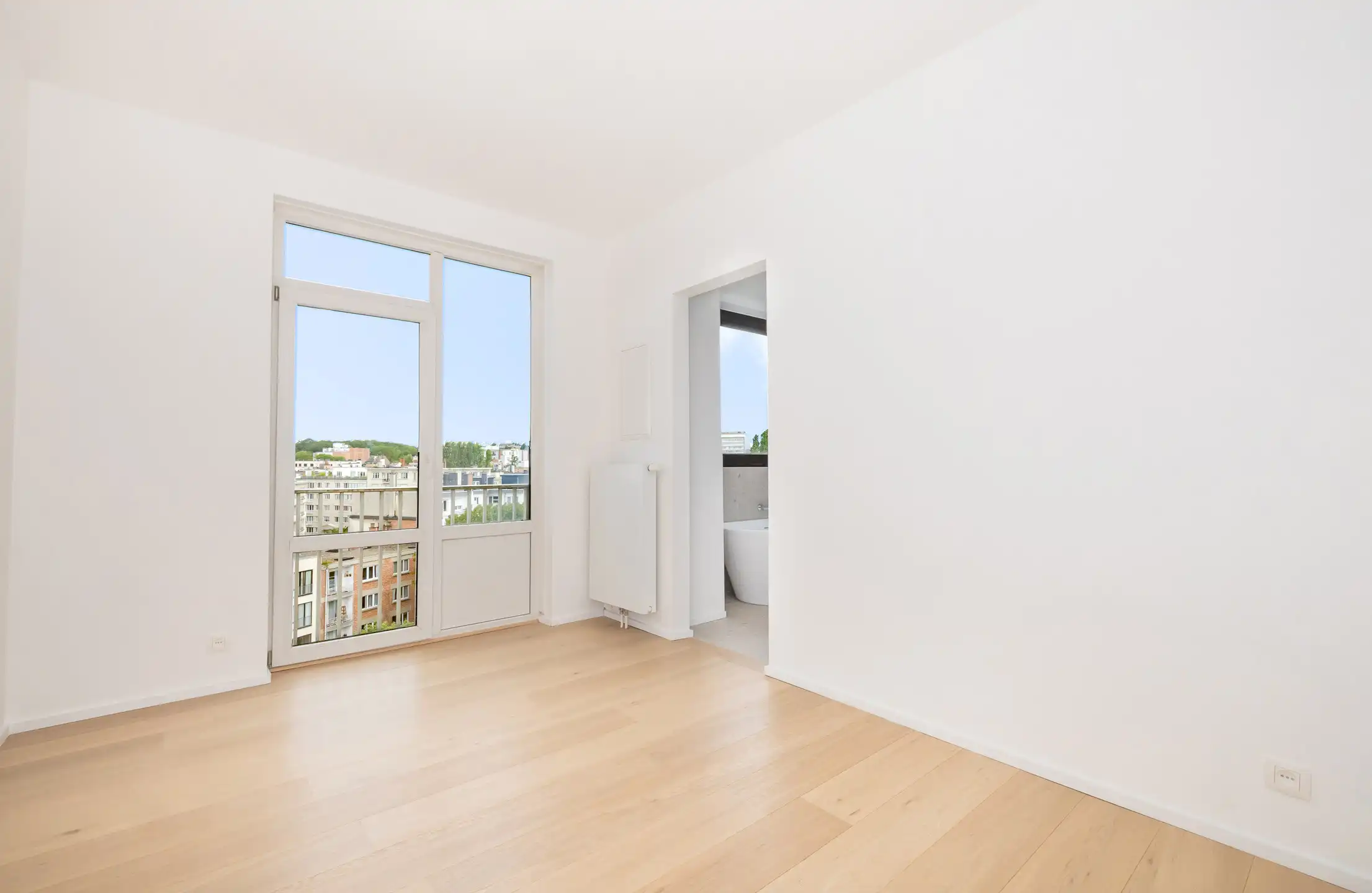 Prachtig gerenoveerd 2slpk appartement, parking en kelder foto 9