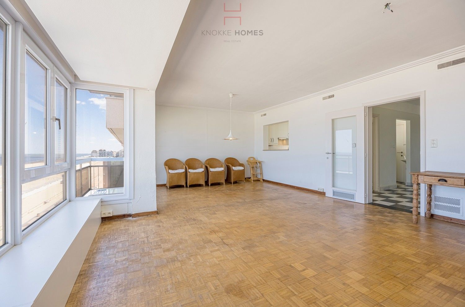 Ruim appartement met 4 kamers en prachtig zeezicht op de zeedijk aan het Albertstrand foto 8