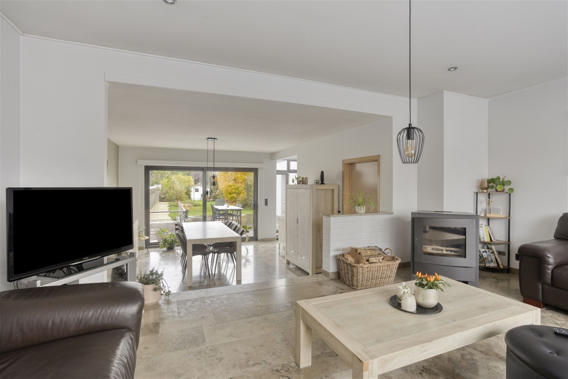 Riante Woning met 4 Slaapkamers foto 3