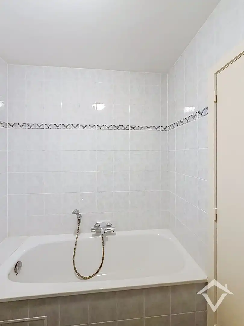 Instapklaar appartement met 2 slaapkamers, 2 bergingen en garage te Eernegem foto 22
