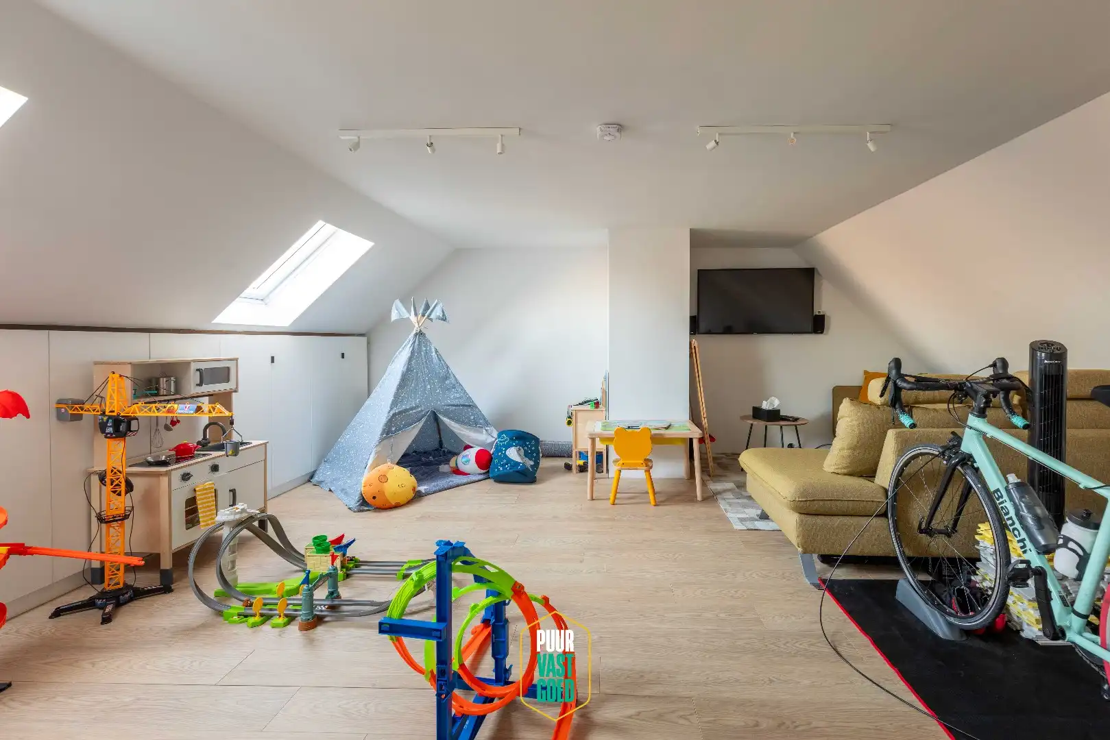 Praktisch, energiezuinig, perfect in orde en met garage! foto 13