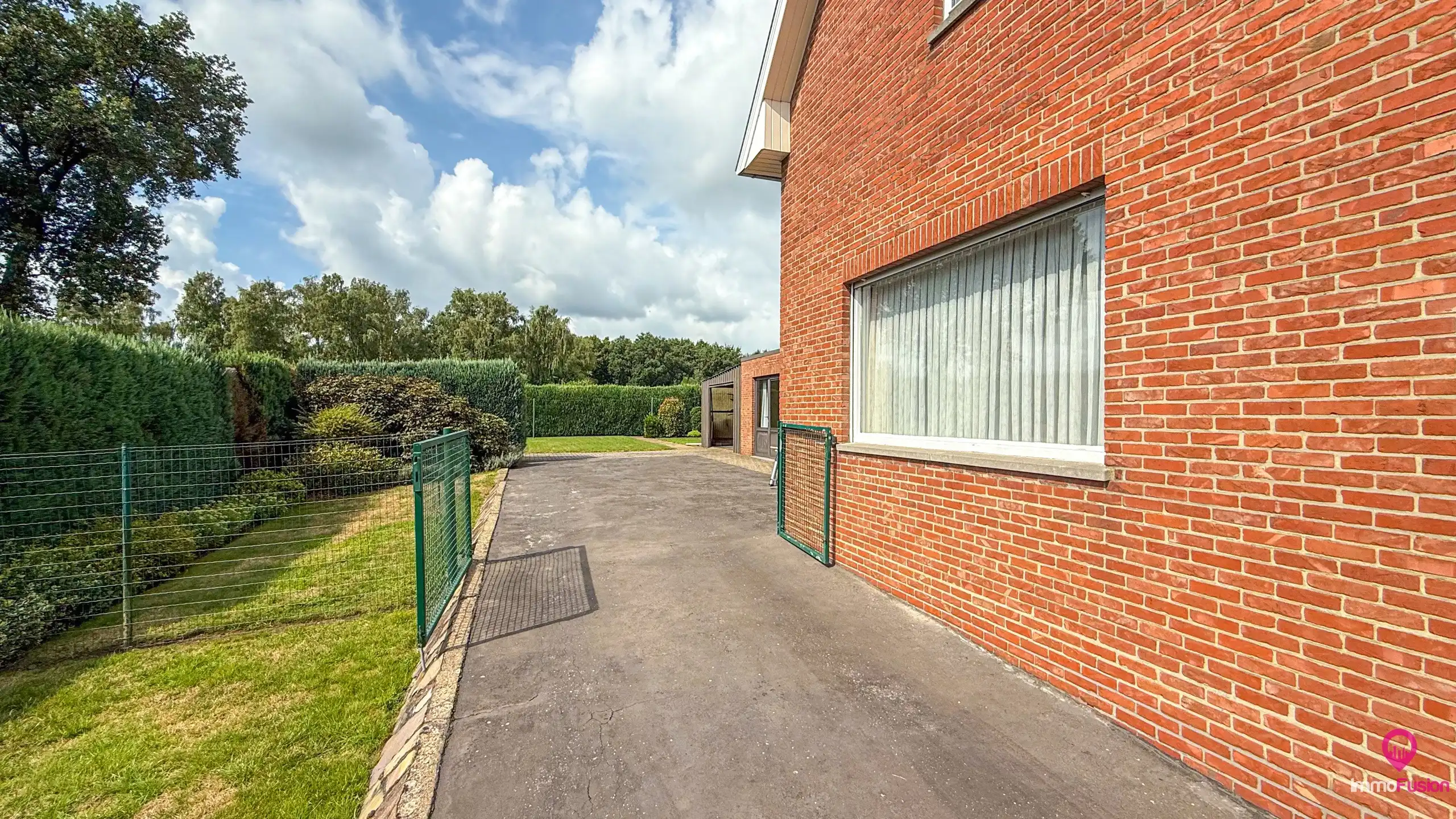 Rustig gelegen woning met dubbele garage, kelder en privacy! foto 29