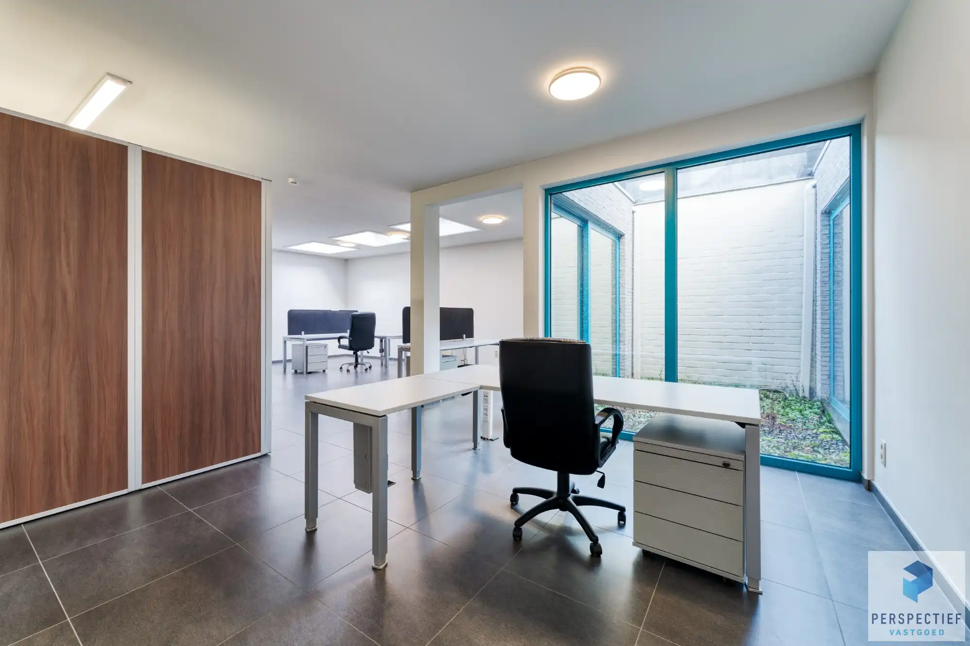 Veelzijdig handelshuis/kantoorgebouw foto 16