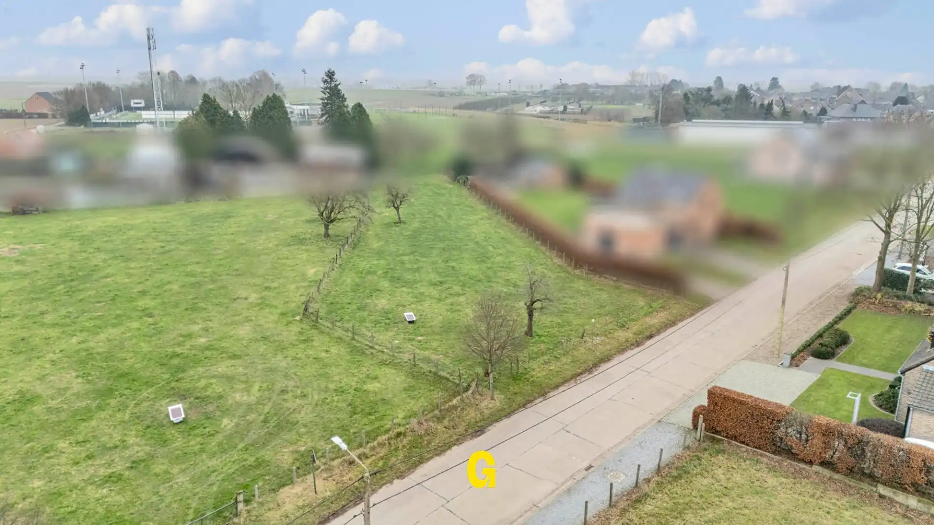 *** VERKOCHT ***  Ruim bouwperceel voor halfopen bebouwing op 9a 96ca te Mopertingen, grenzend aan agrarische zone foto 5