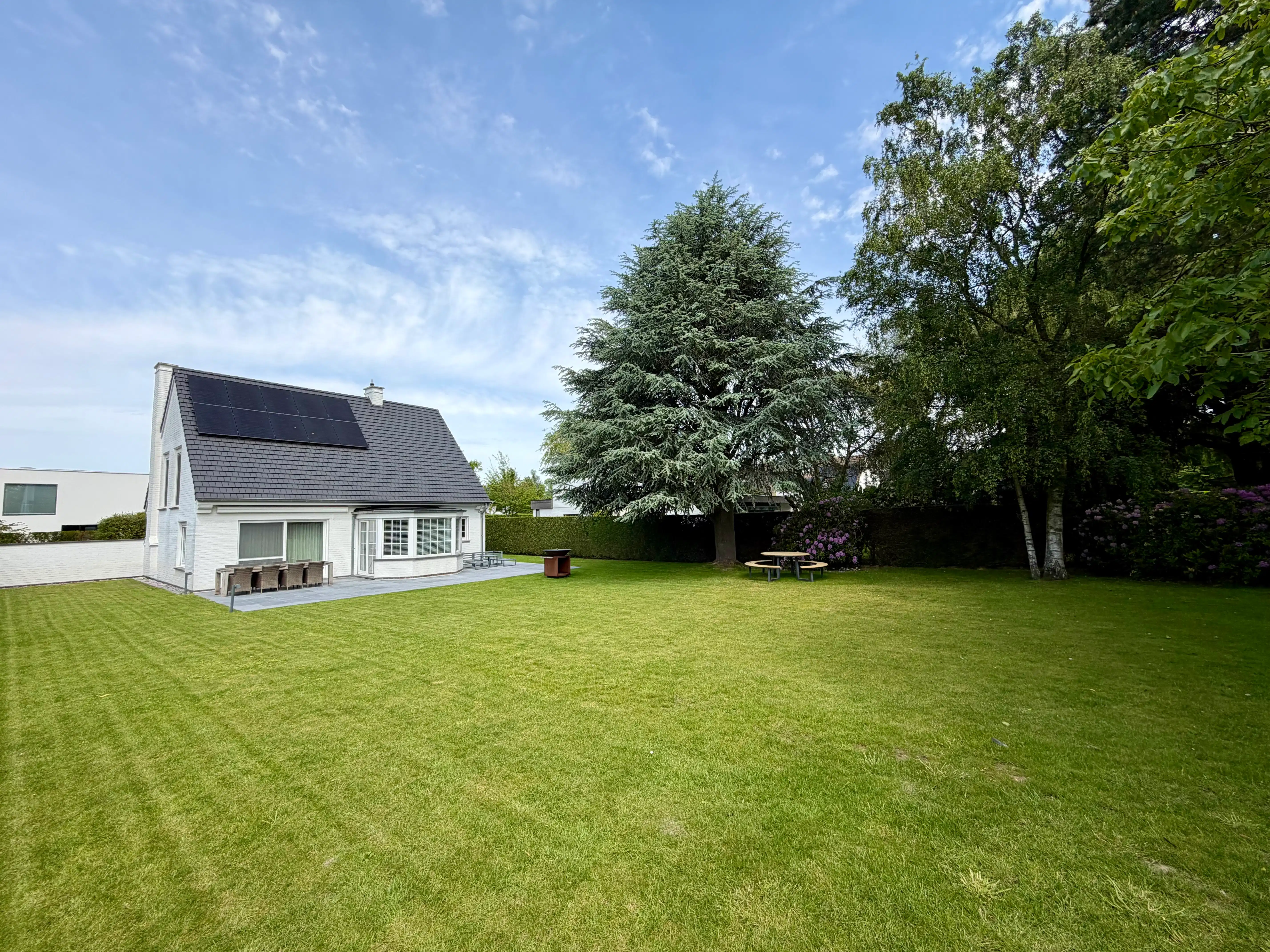 Klassevolle en instapklare villa op Rodenburg foto {{pictureIndex}}