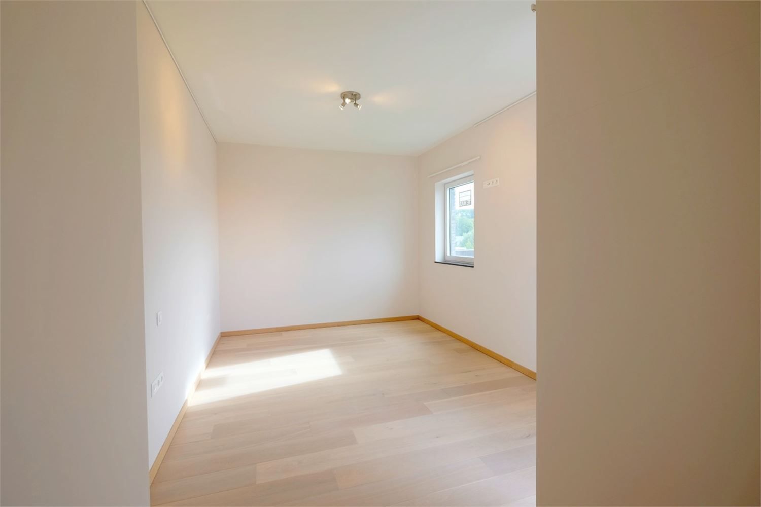 MODERNE ASSISENTIEWONING INCL. AUTOSTAANPLAATS foto 8