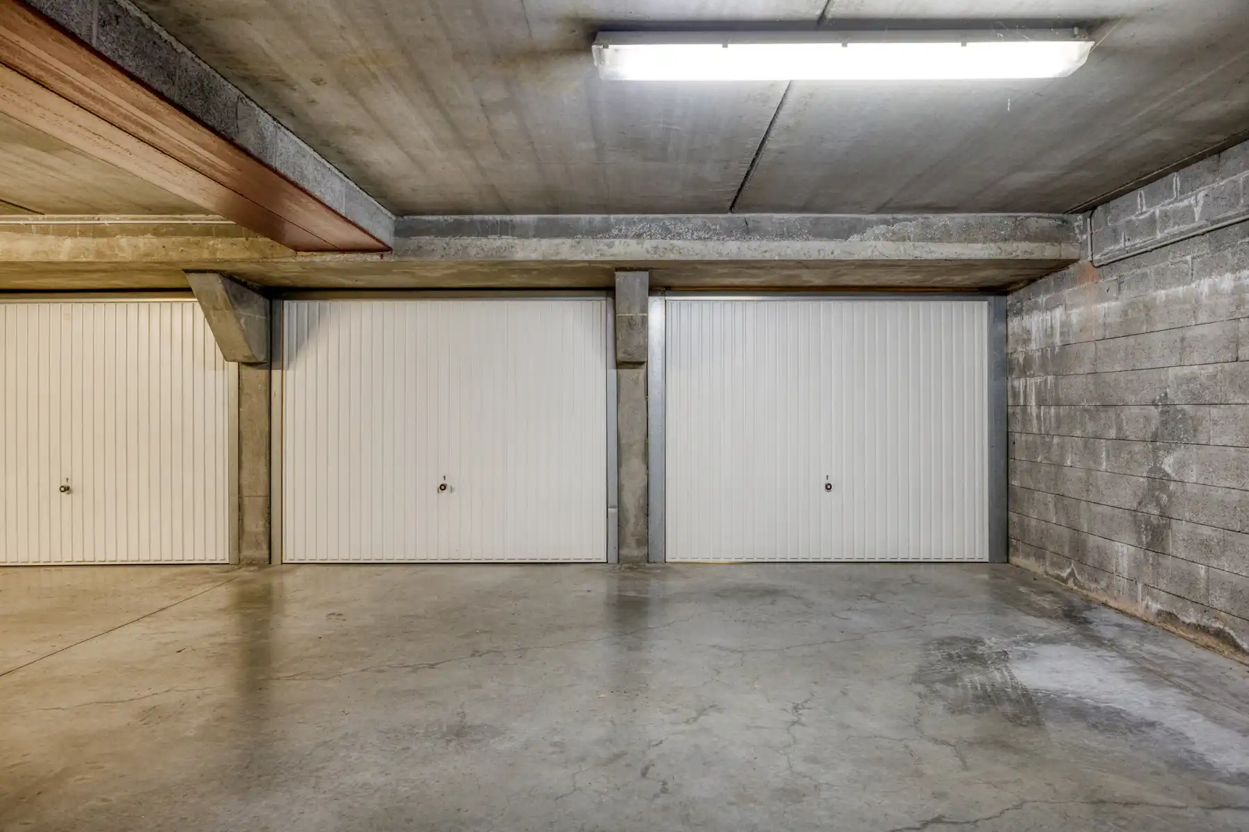 Gelijkvloers appartement met 2 kamers, terras en garage foto 20