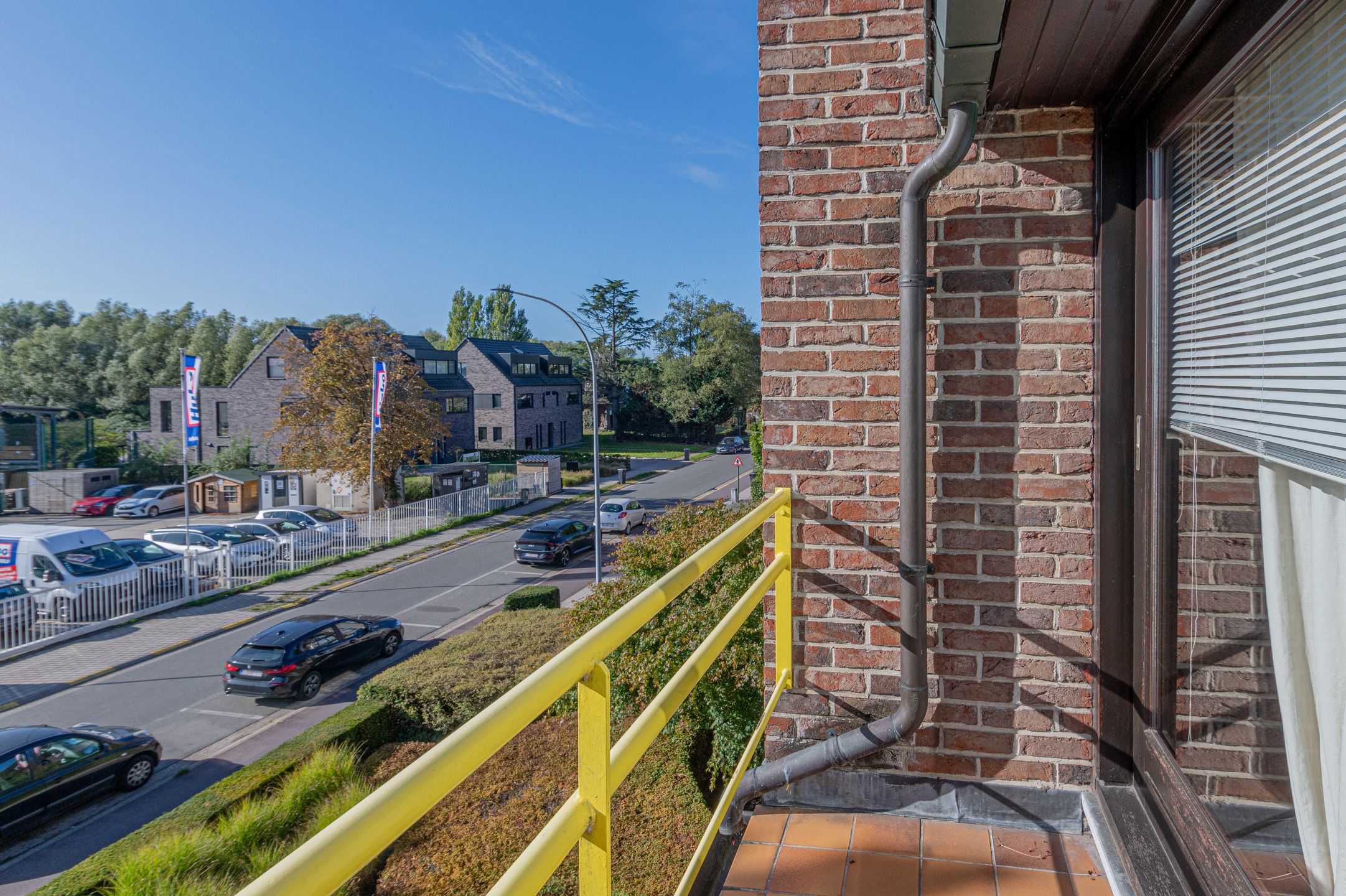 Ruim 3-slaapkamerappartement met garage foto 9