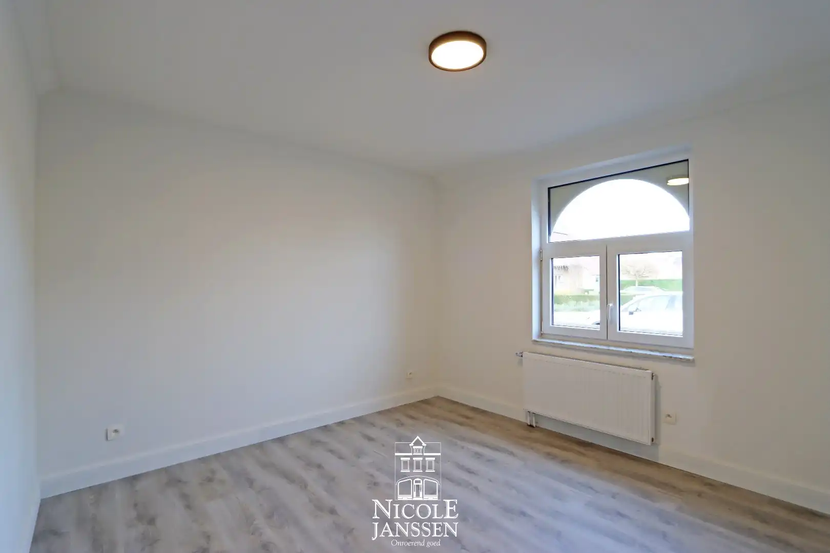 Ruime vrijstaande gezinswoning foto 13