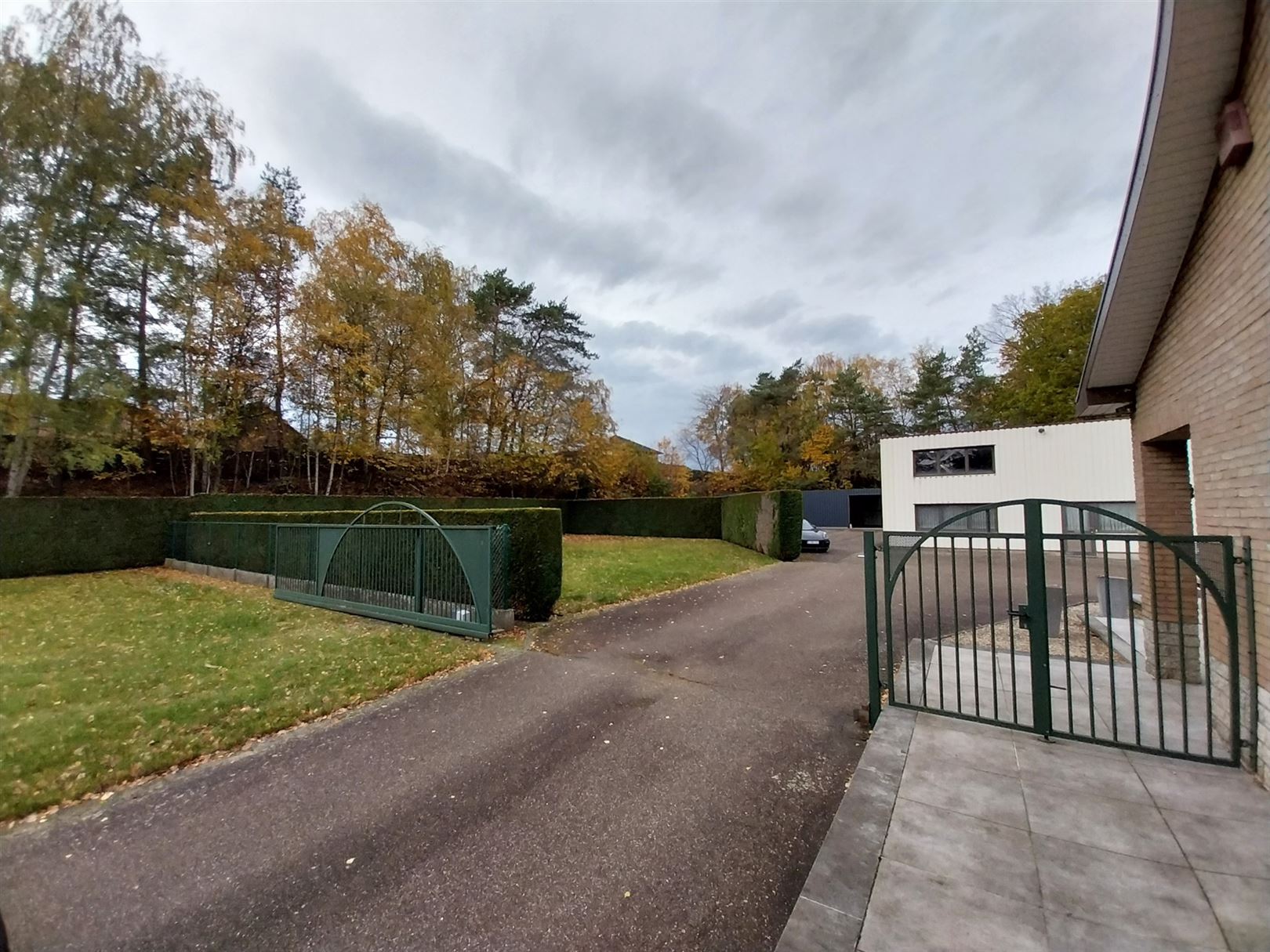 TE HUUR: Vrijstaande ruime woning met 3 slaapkamers en ruime loods! foto 34