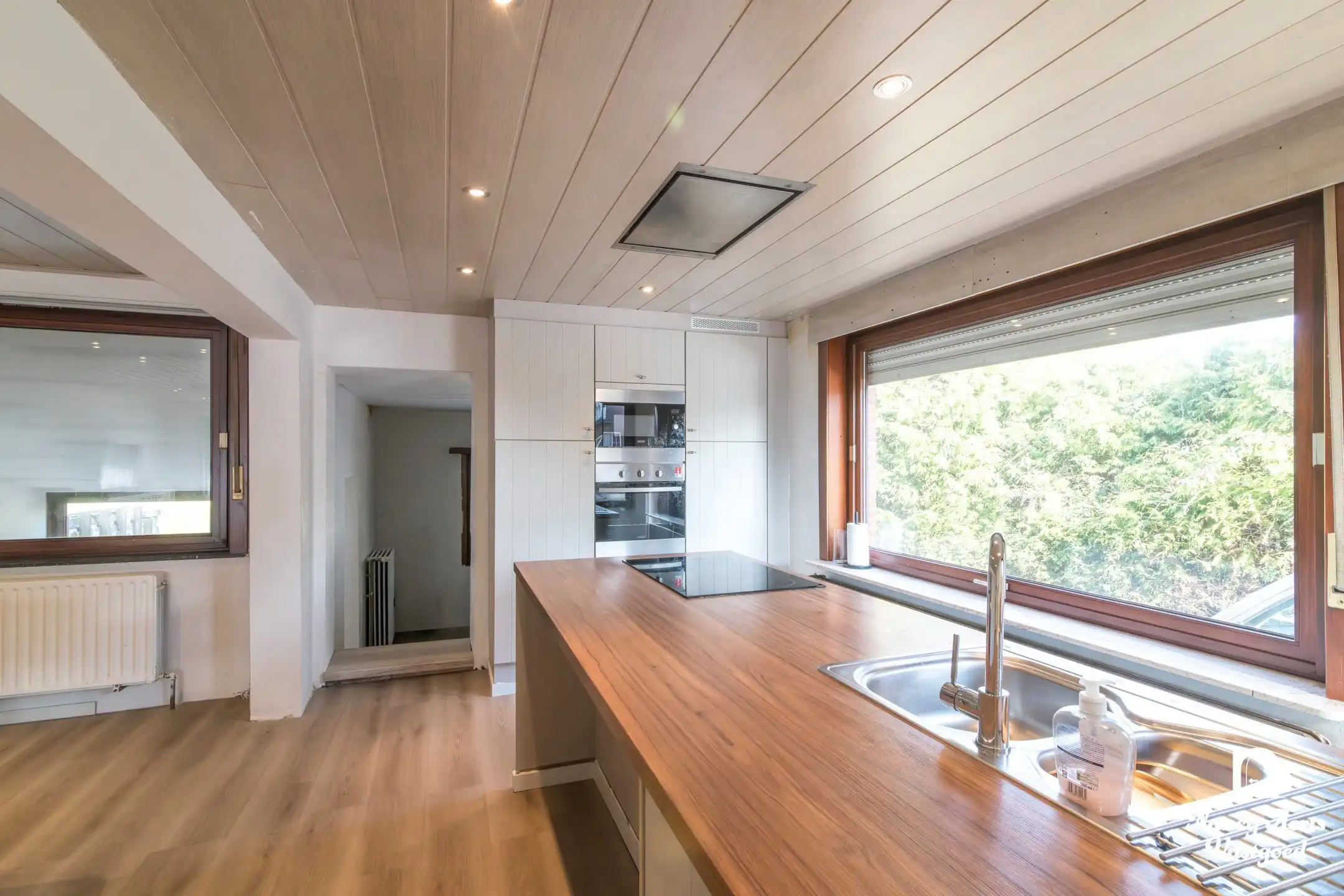 Gerenoveerde gezinswoning met ruimte voor eigen invulling foto 8