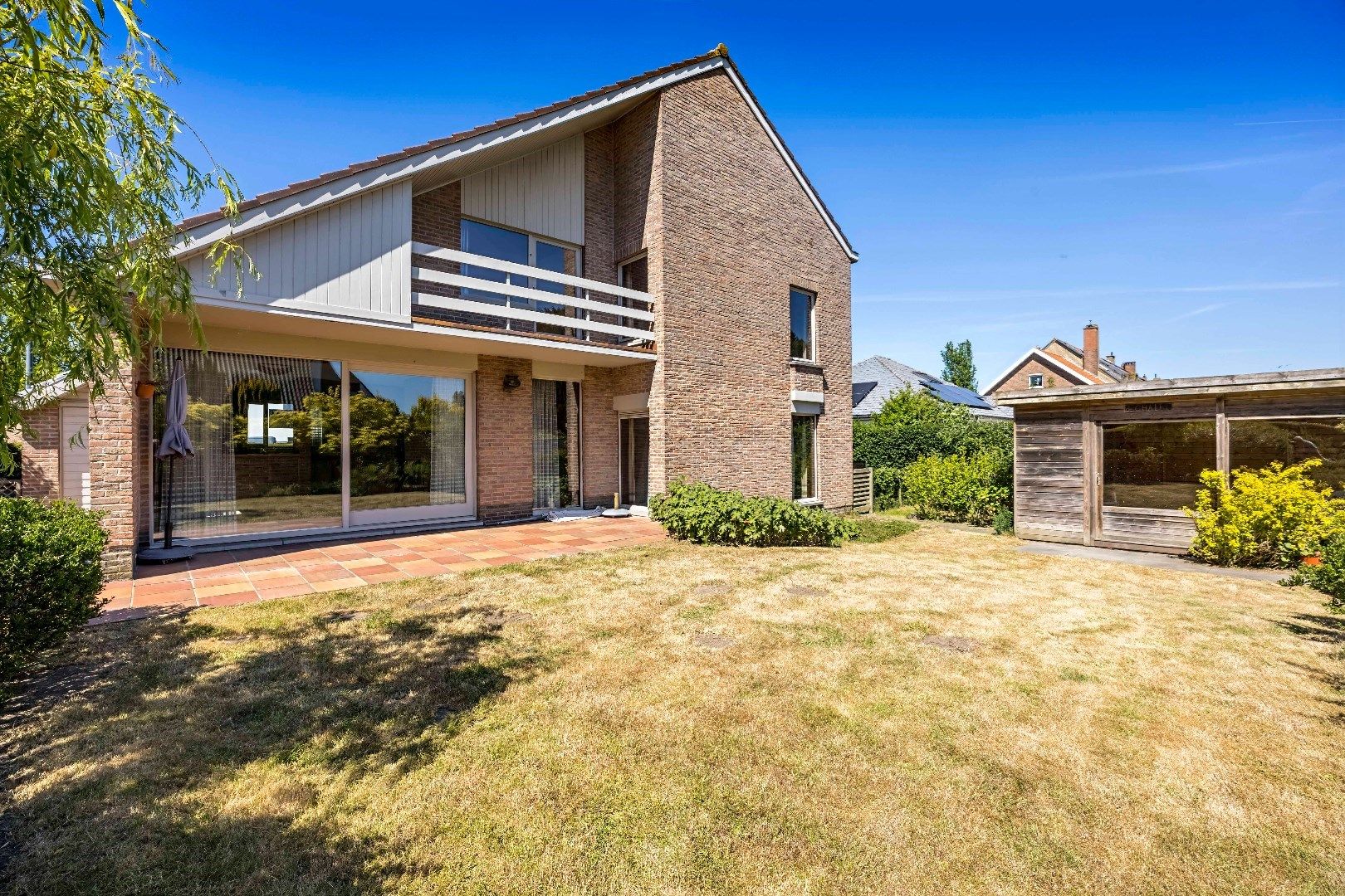 Ruime villa met 4 slaapkamers en grote tuin op gunstige locatie! foto 8