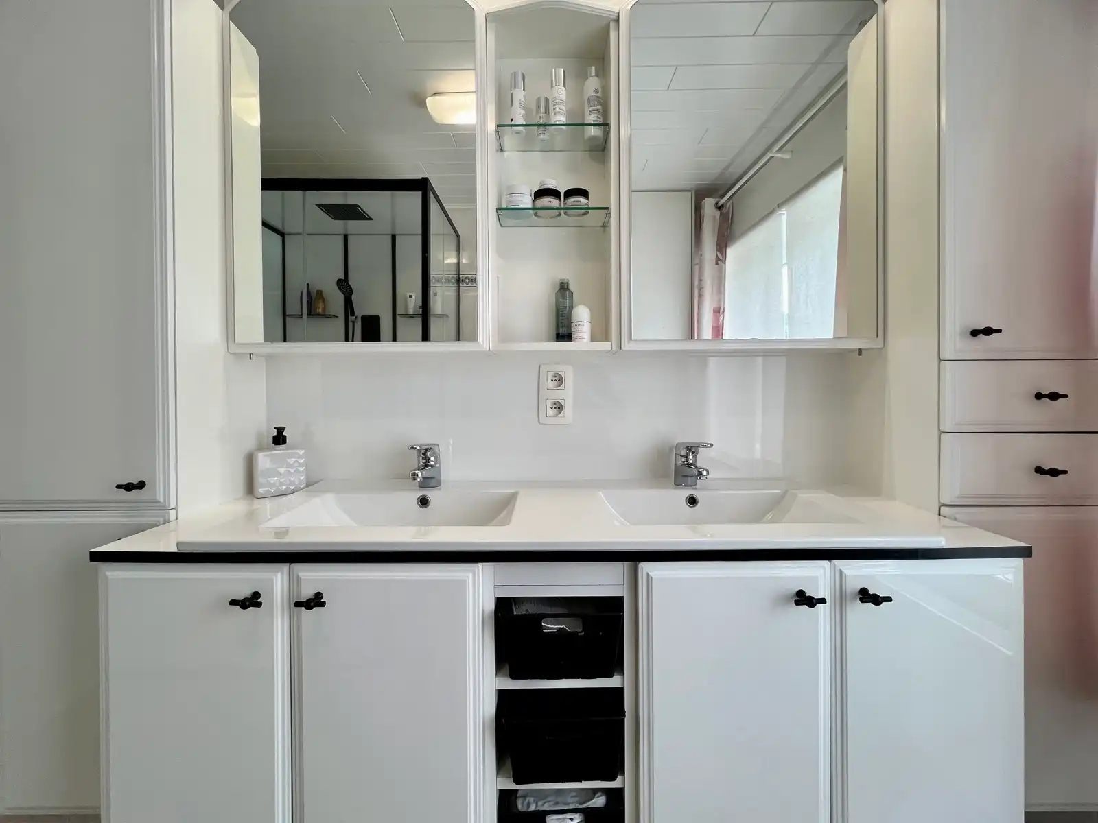Ruime woning met 6 slk, 2 badk, 2 keukens en dubbele garage foto 31