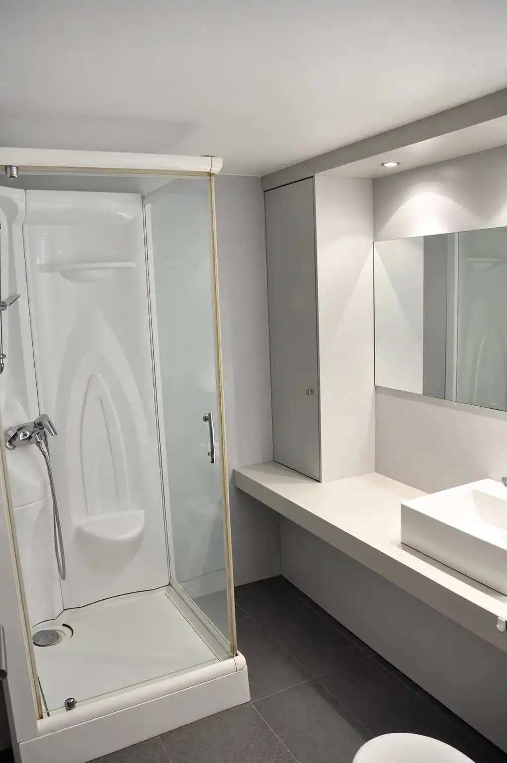 VERRASSEND RUIM EN RUSTIG GELEGEN APPARTEMENT VAN 126 M² NABIJ CENTRUM BILZEN foto 8