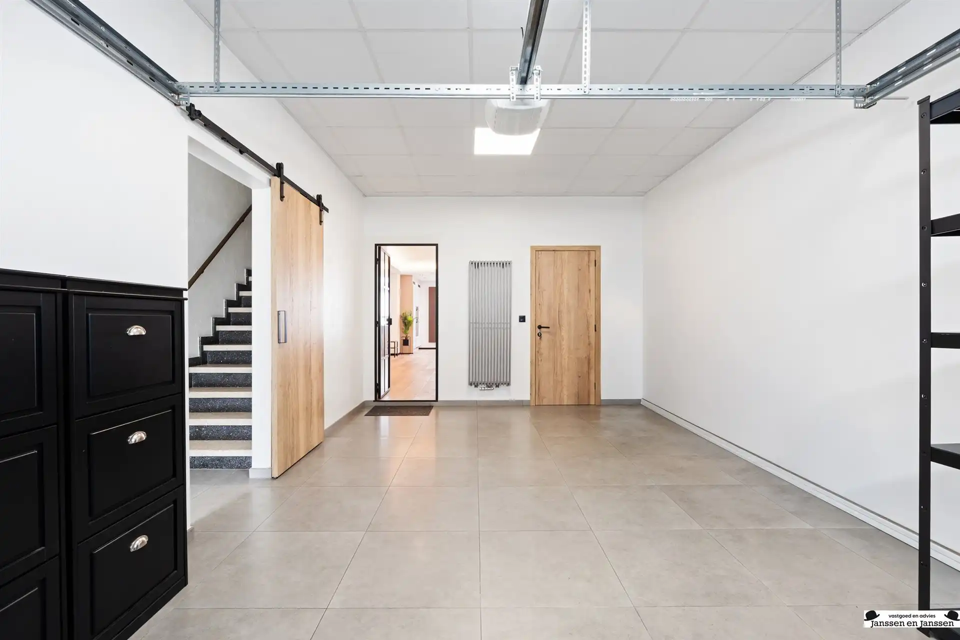 Uitzonderlijk ruime, energetische en gerenoveerde woning! foto 9