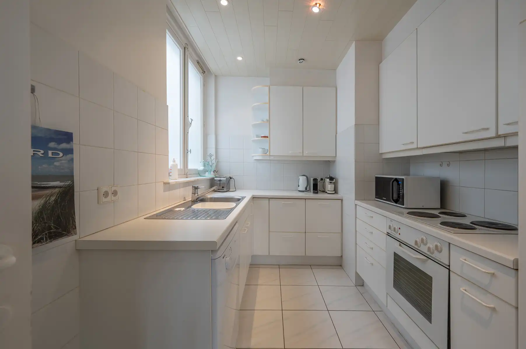 Mooi ongemeubeld appartement met frontaal zeezicht  foto 5