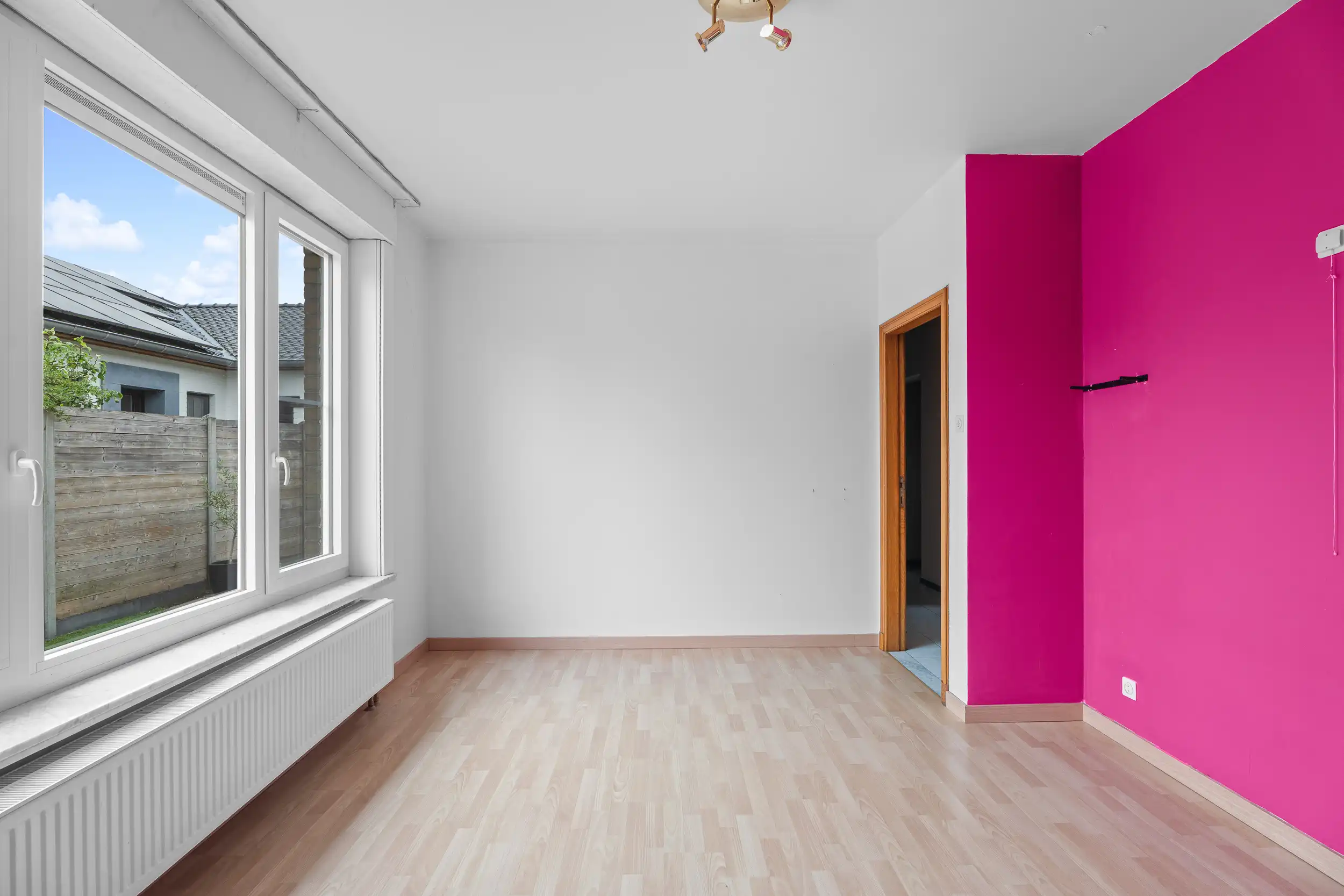 Ruime bungalow met magazijn op 1.101 m² grond foto 7