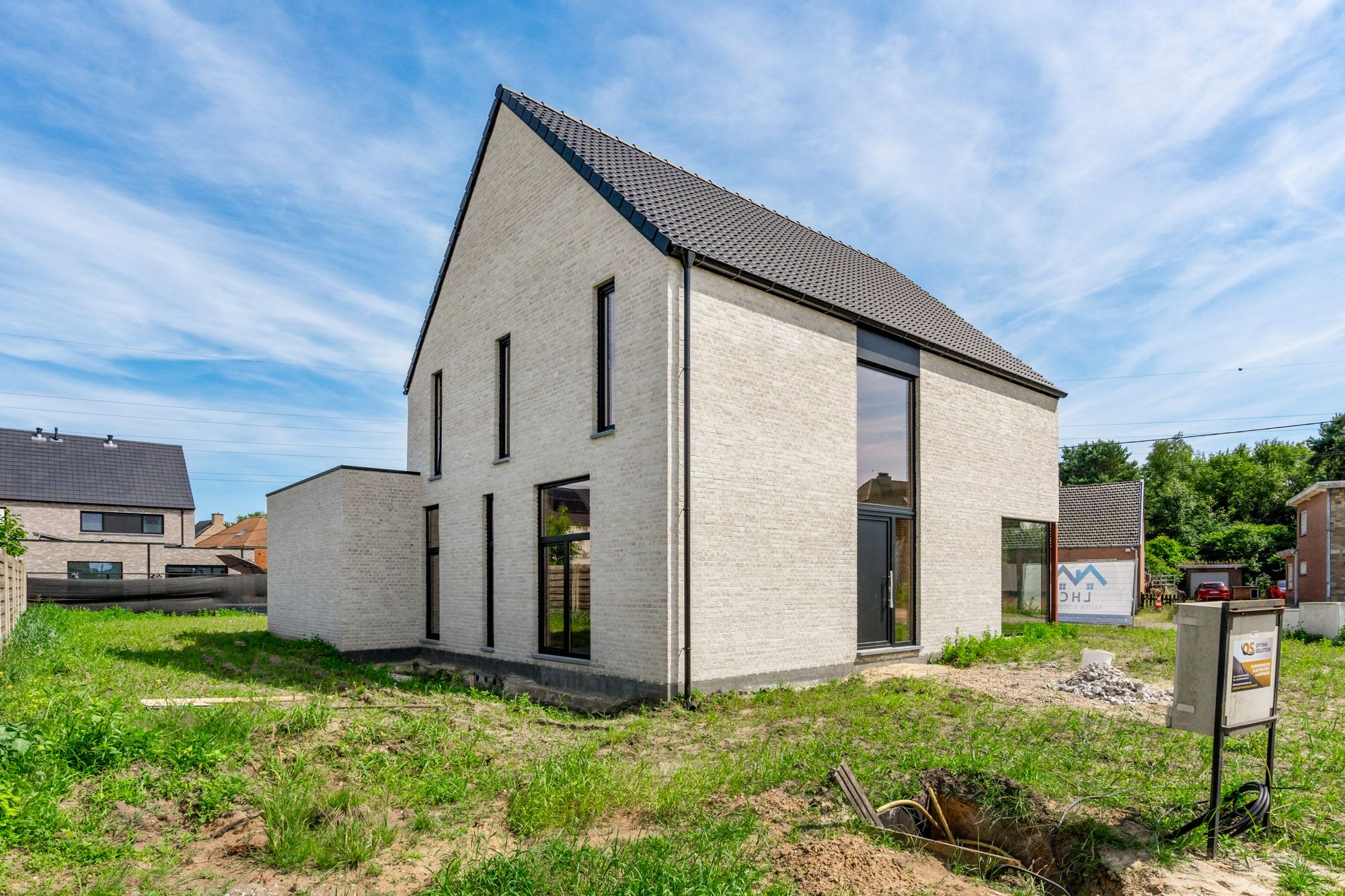 ROYALE CASCO-WONING MET EEN HEERLIJK LICHTRIJKE WOONKAMER MET OPEN KEUKEN EN AANSLUITEND DE BERGPLAATS, 3 SLAAPKAMERS (MEER MOGELIJK), EEN RUIME BADKAMER EN VOLLEDIG ONDERKELDERD MET DAGLICHT!! EEN HEERLIJK RUIM HUIS MET UNIEKE KELDERVERDIEPING, EEN LEUKE TUIN OP 6A 30CA, OP EEN GEGEERDE LOCATIE IN PELT!  foto 4