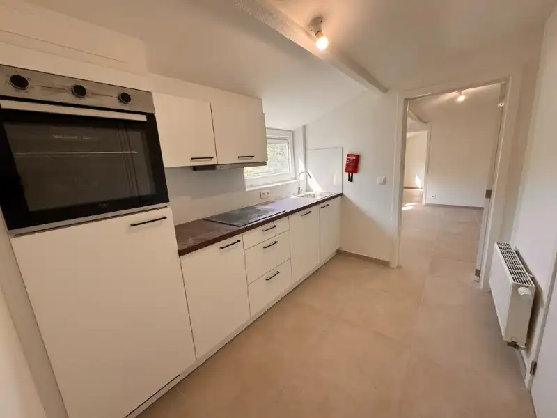 --- NIEUW ---&nbsp;Gerenoveerd 2-slaapkamerappartement nabij UZ! foto {{pictureIndex}}