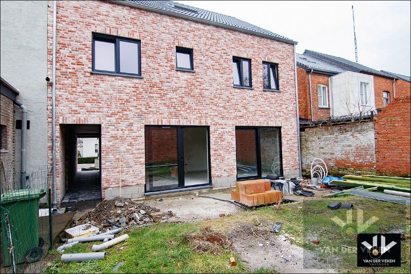 Volledig afgewerkte ruime, moderne nieuwbouwwoning met 3 ruime slaapkamers en een leefzolder van 66 m² (of 2 extra slaapkamers) op een zeer goed bereikbare locatie te Tuilt (Kuringen) foto 10