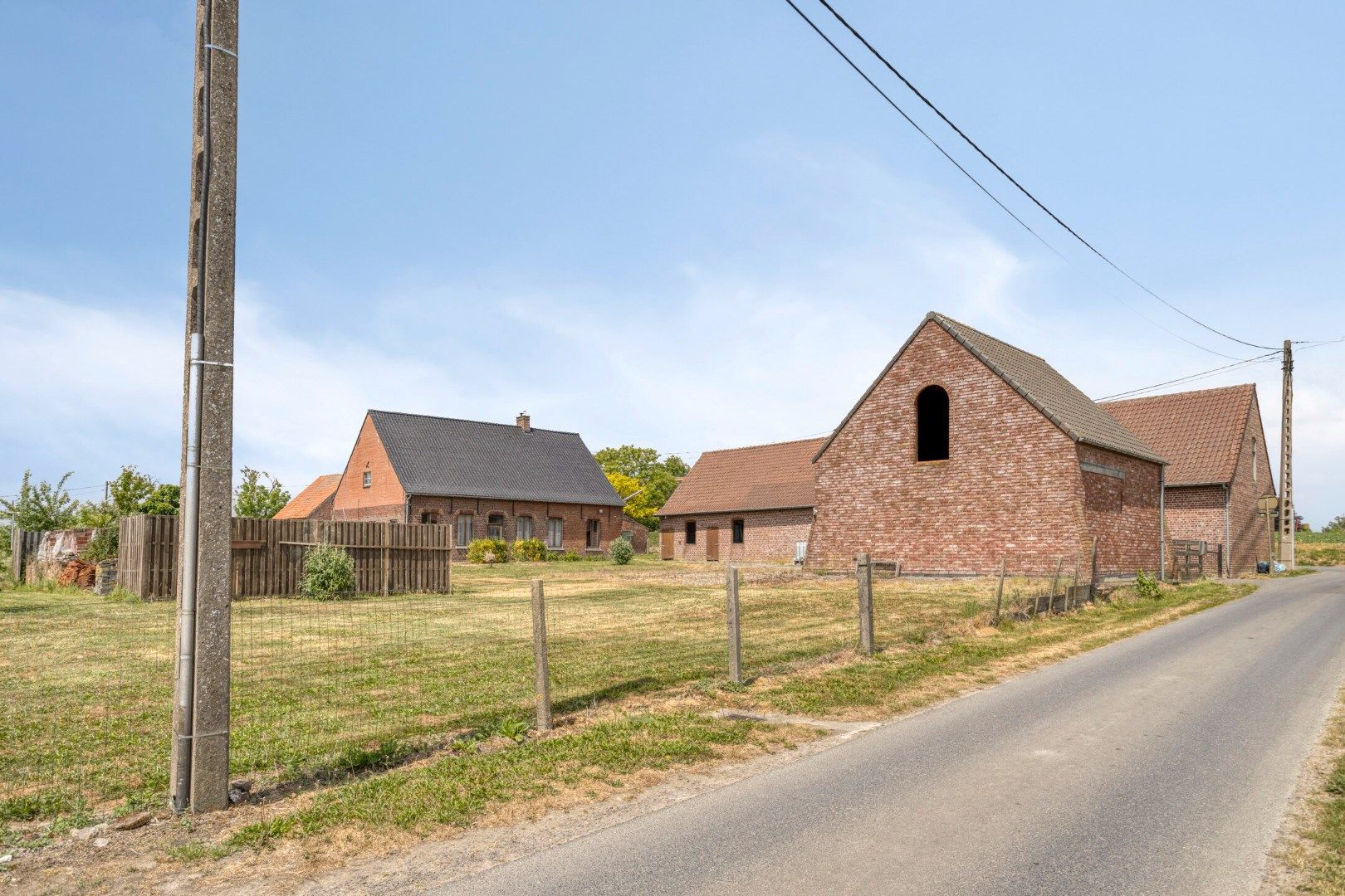 Hoofdfoto van de publicatie: Te renoveren hoeve op 4.092 m²