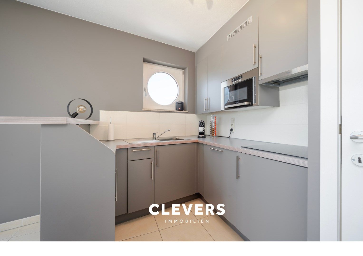 Exclusieve topper zeedijk : 2slpk. appartement + studio. foto 10