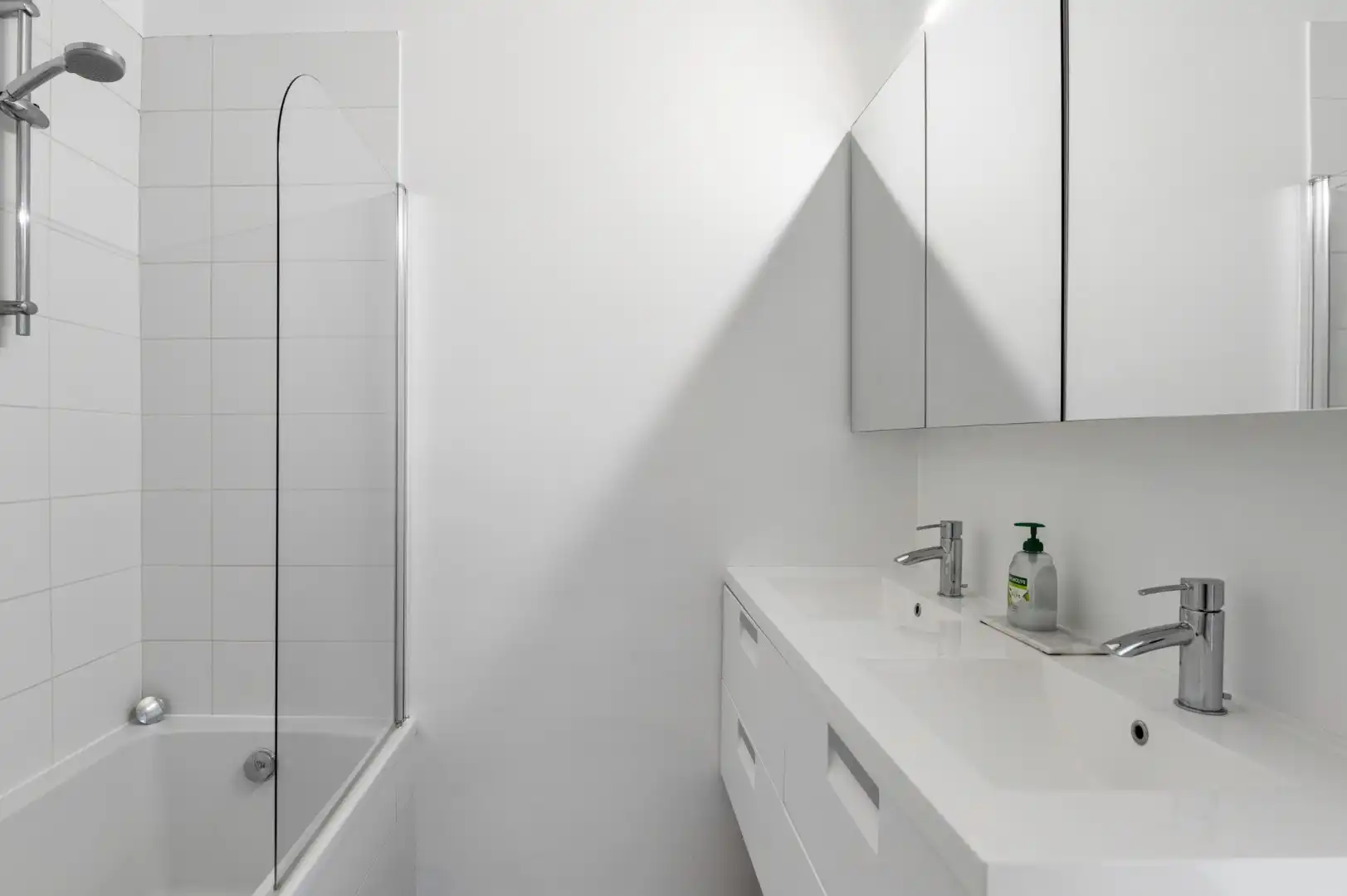 Instapklare gezinswoning met 4 slaapkamers, praktijkruimte en A-label! foto 17