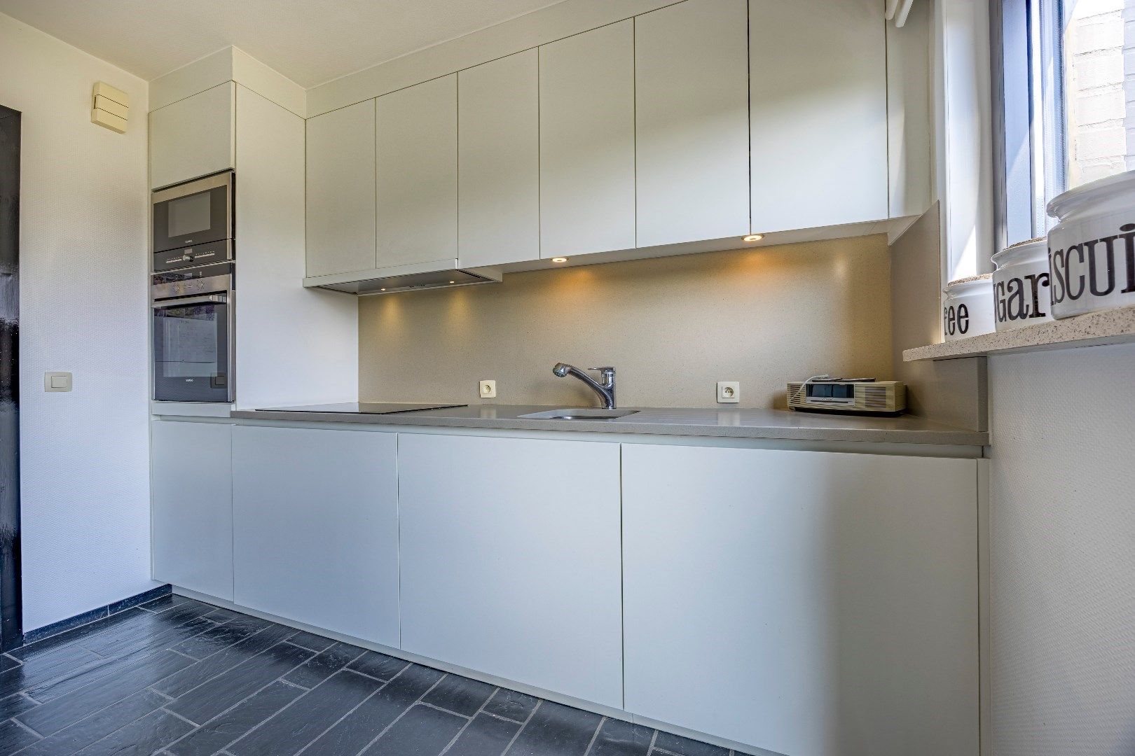 Knappe woning met weidse zichten, vlakbij het strand foto 11