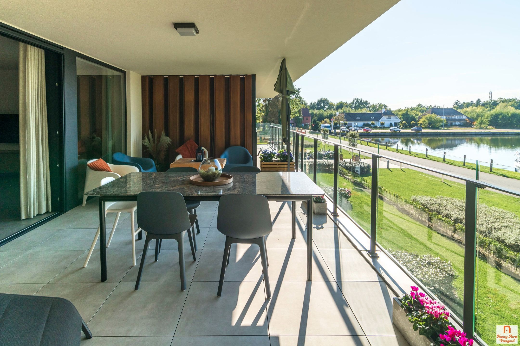 Exclusief wonen aan het water - inclusief 2 autostaanplaatsen foto 8