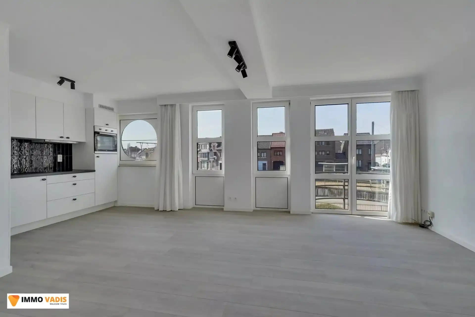 Energiezuinig appartement met terras, garage en 2 autostaanplaatsen foto {{pictureIndex}}