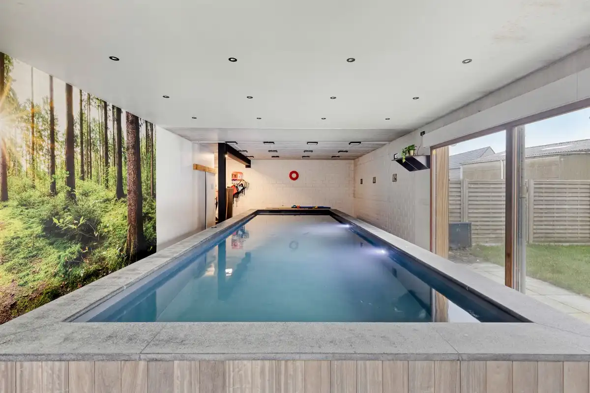 Luxe woning met binnenzwembad en afzonderlijke handelsruimte foto 16