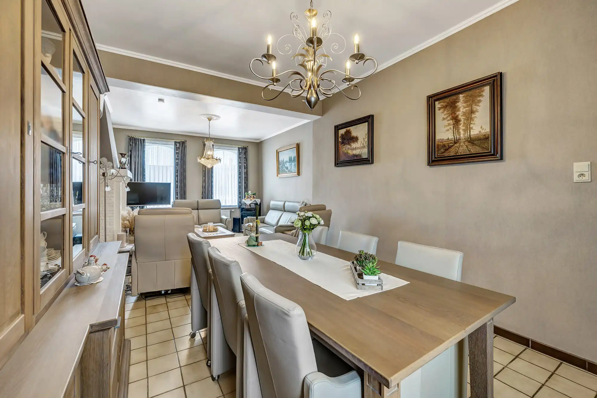 Goed onderhouden woning met garage op strategische locatie foto 4