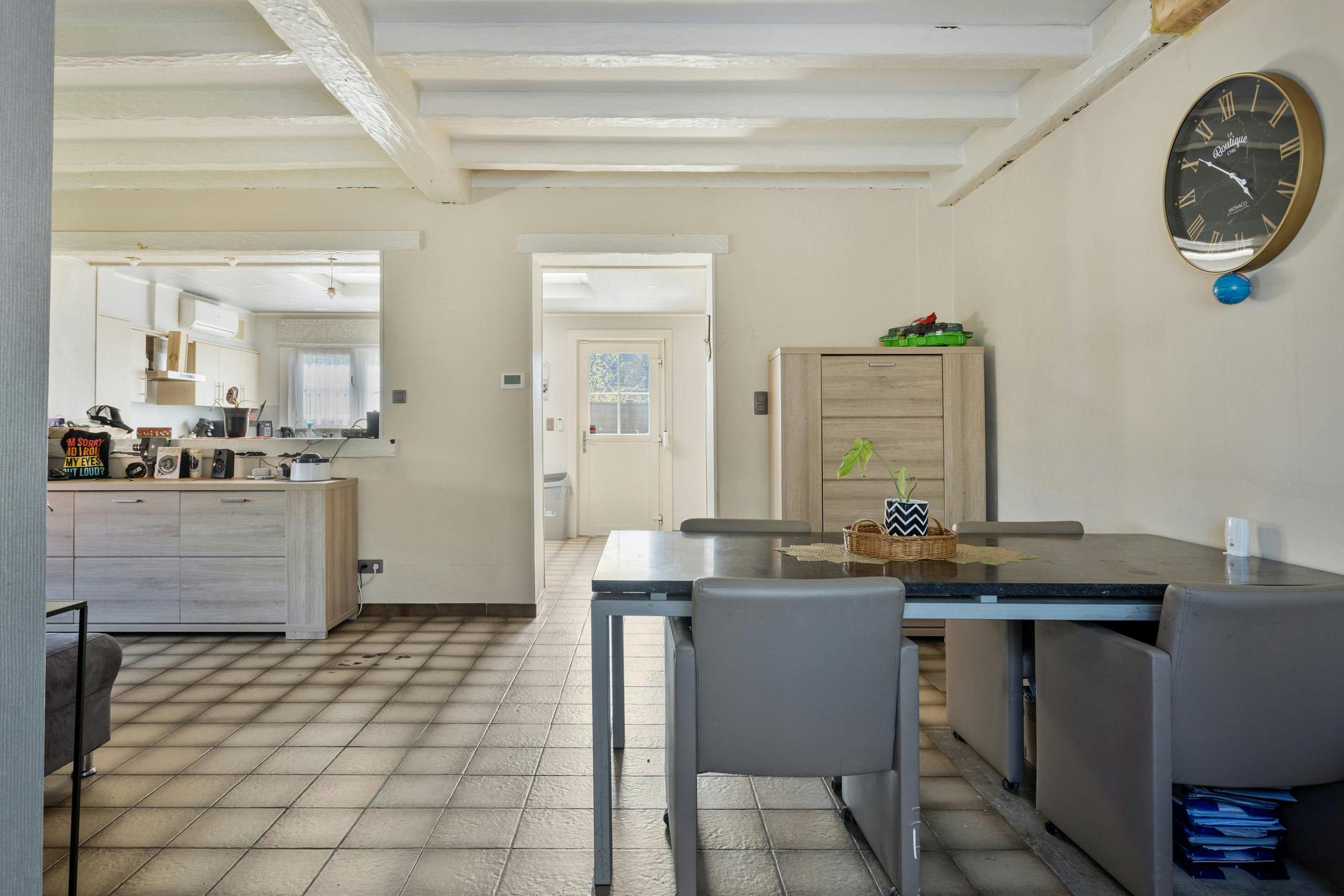 Op te frissen huis in het centrum van Kruibeke met garage foto 16