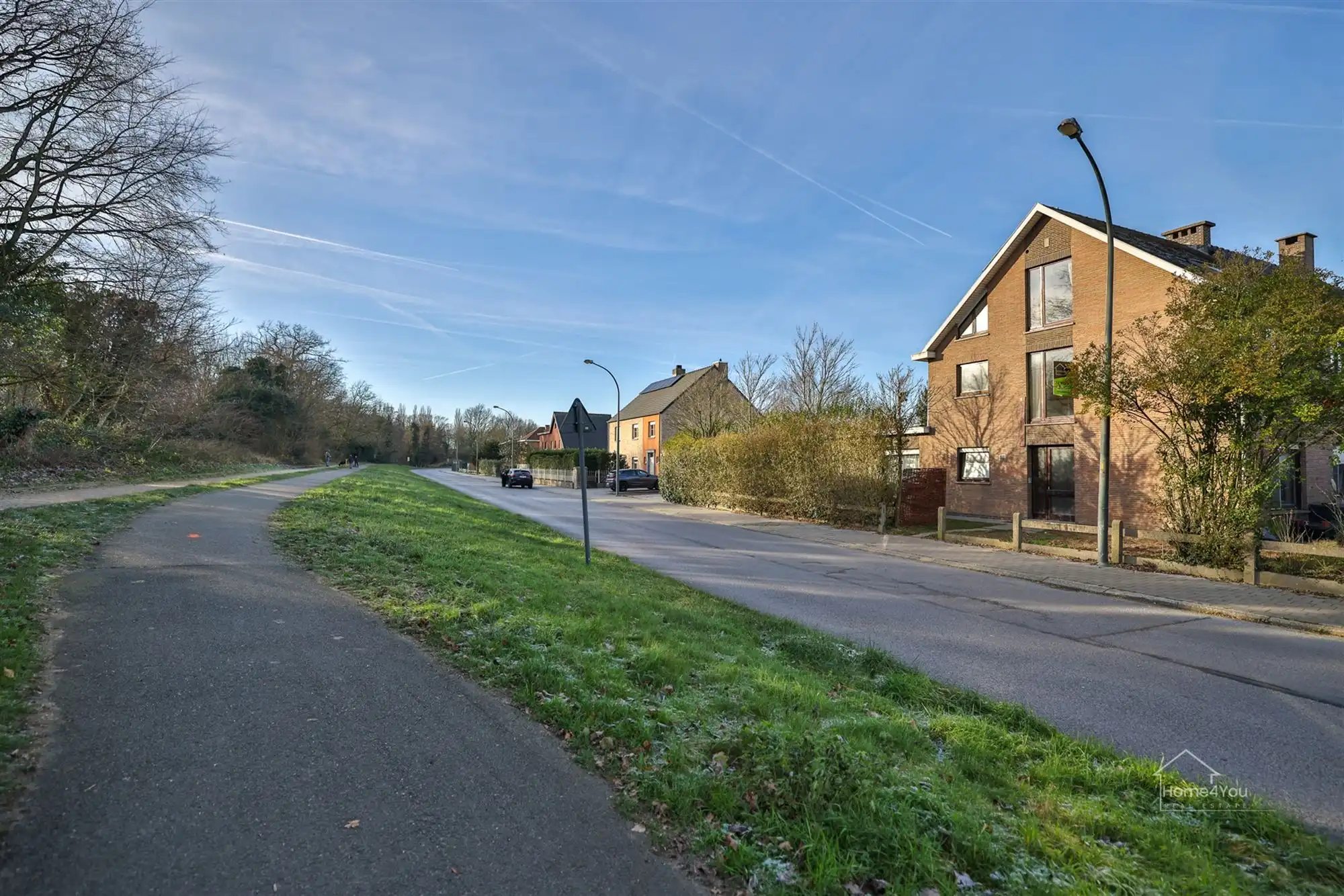 Opbrengsteigendom met 2 vergunde app. en garages foto 2