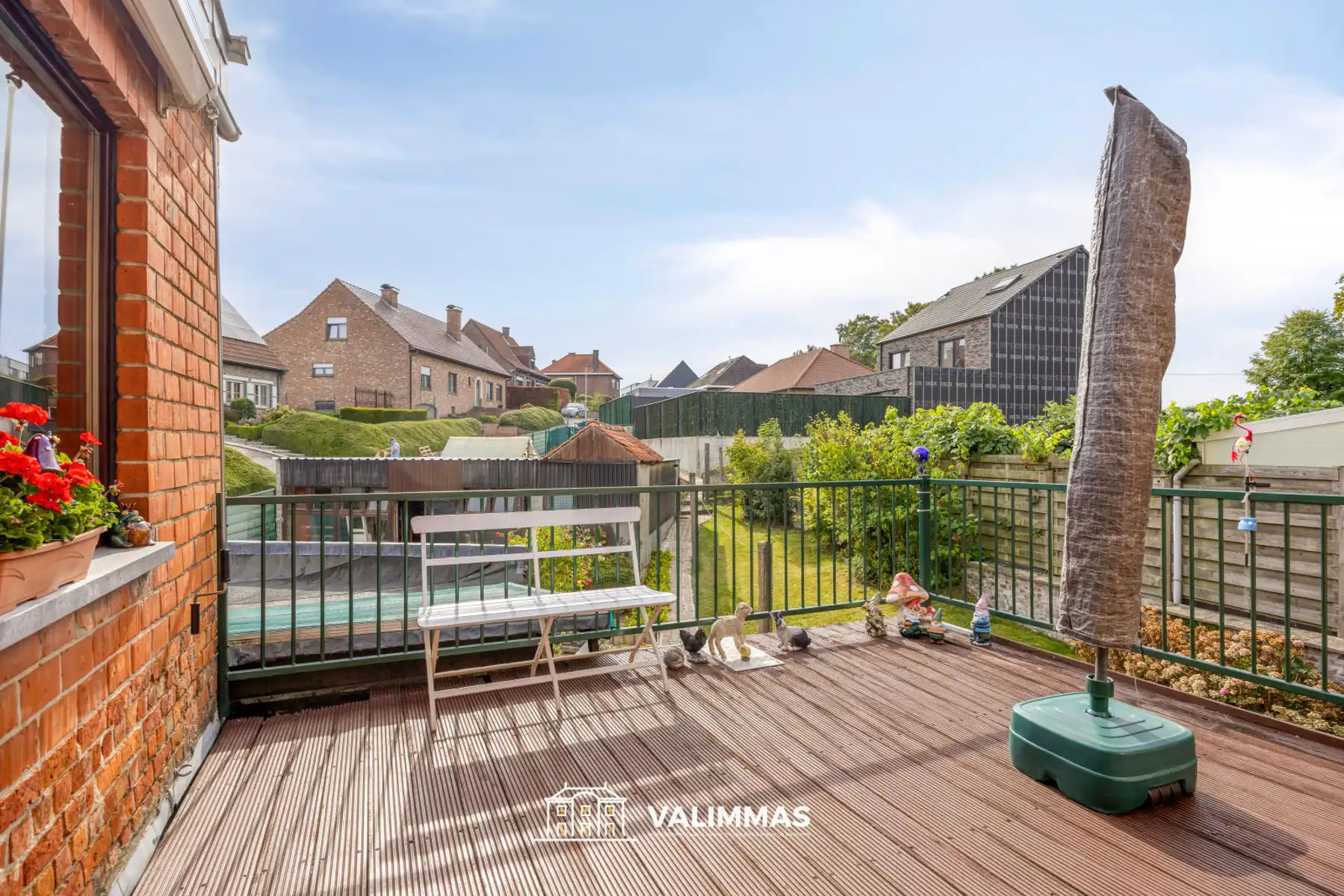 Zeer ruime vrijstaande woning met tuin, garage & bijgebouwen foto 27