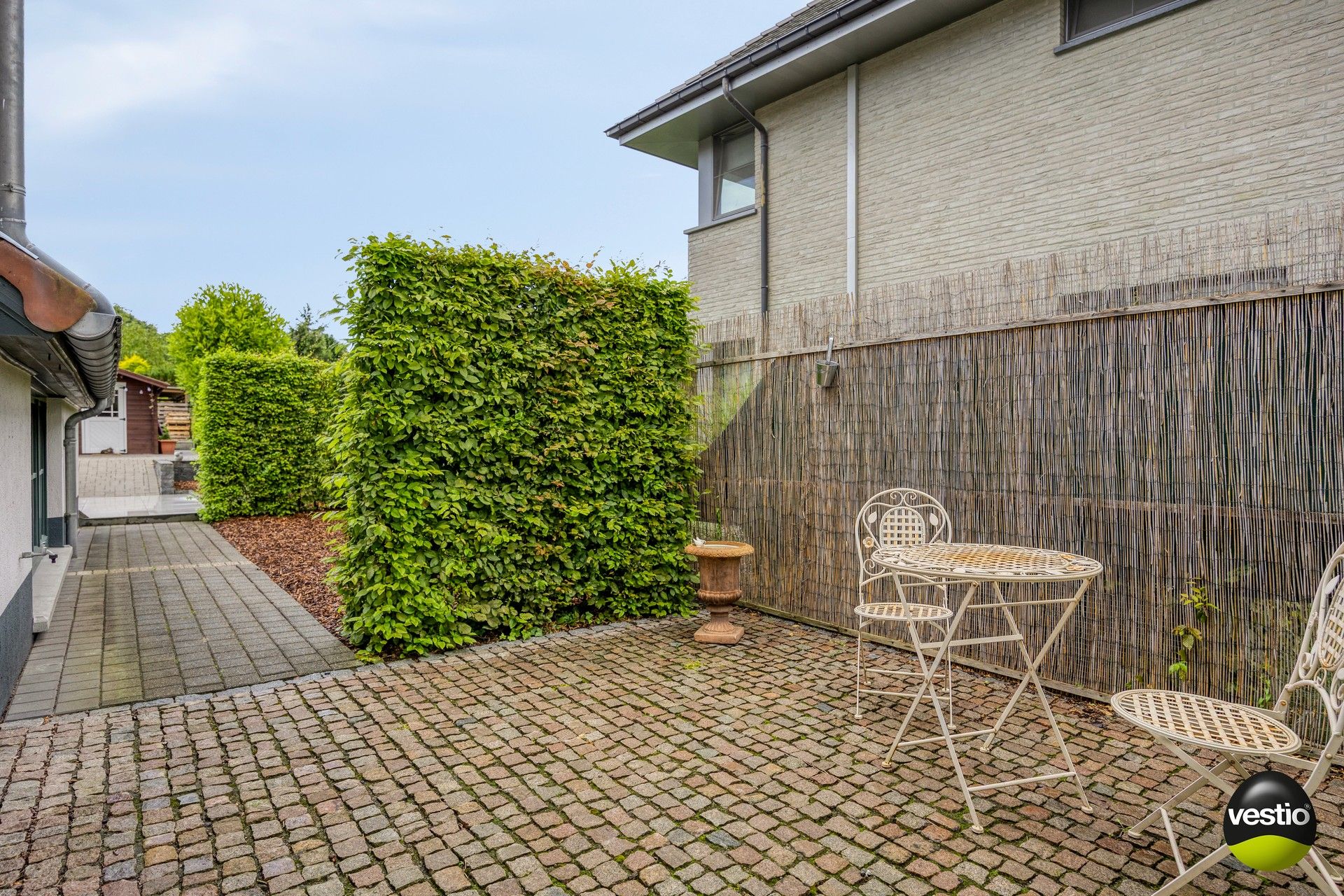 CHARMANTE GEZINSWONING MET 4 SLK EN GROTE TUIN IN EIGENBILZEN foto 31
