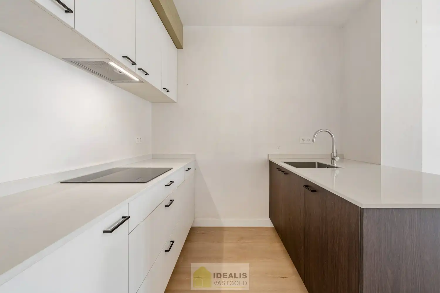 GELIJKVLOERS NIEUWBOUWAPPARTEMENT MET 1 SLAAPKAMER, KELDERBERGING EN EEN ONDERGRONDSE AUTOSTANDPLAATS foto 8